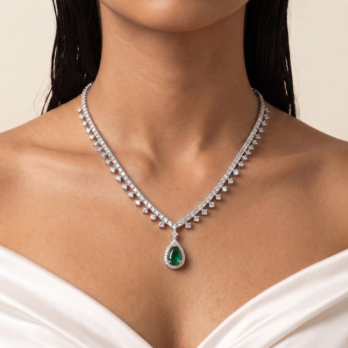 Emerald Eclat Diamond Teardrop Necklace Set