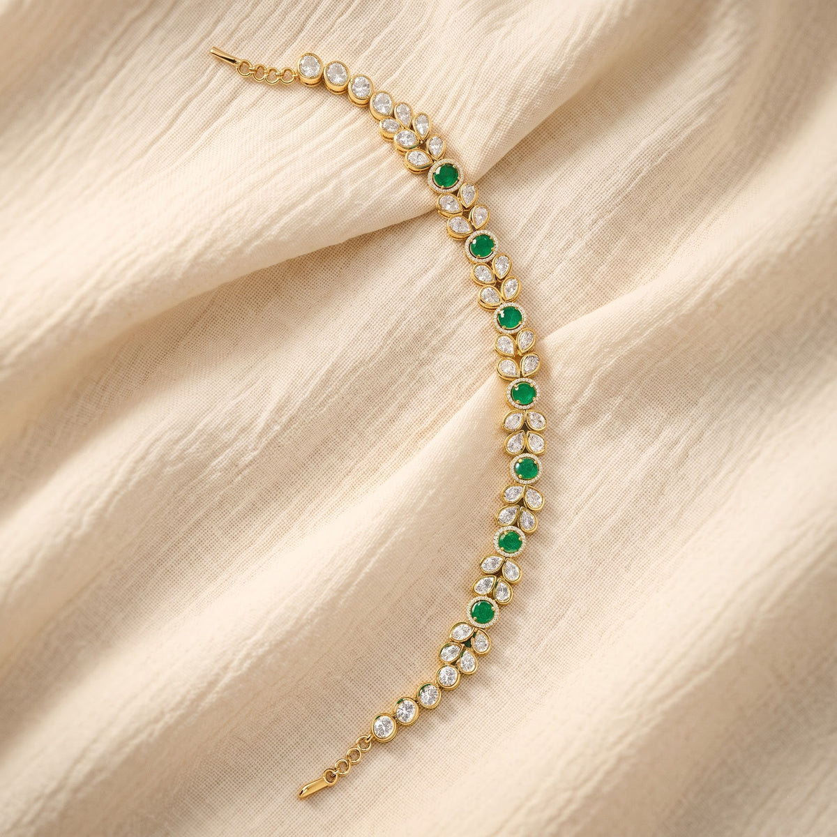 Zariya Emerald Kundan Mathapatti