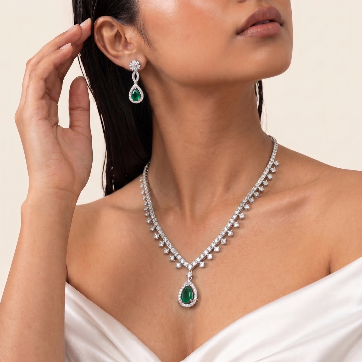 Emerald Eclat Diamond Teardrop Necklace Set