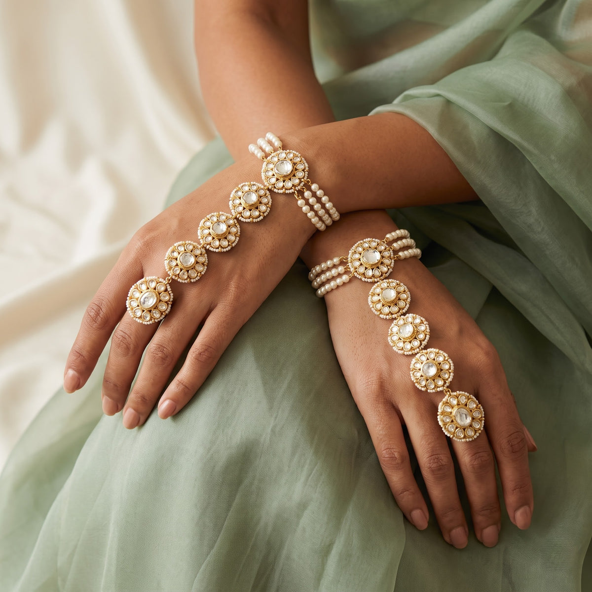 Noor Kundan Pearl Hathphool