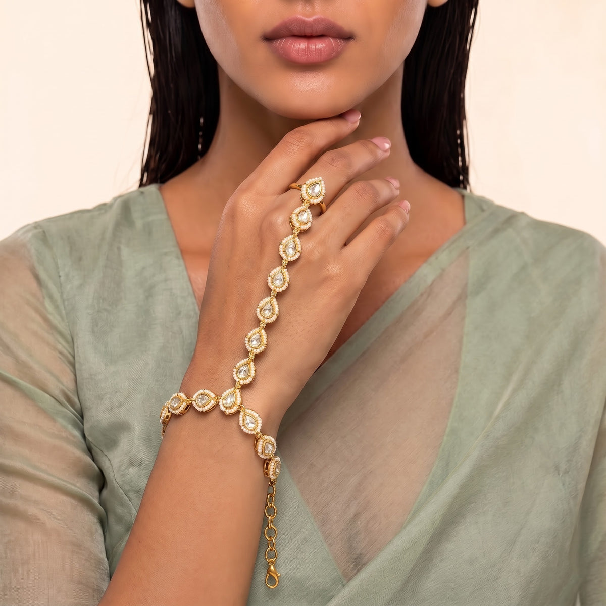Noor Kundan Pearl Teardrop Hathphool
