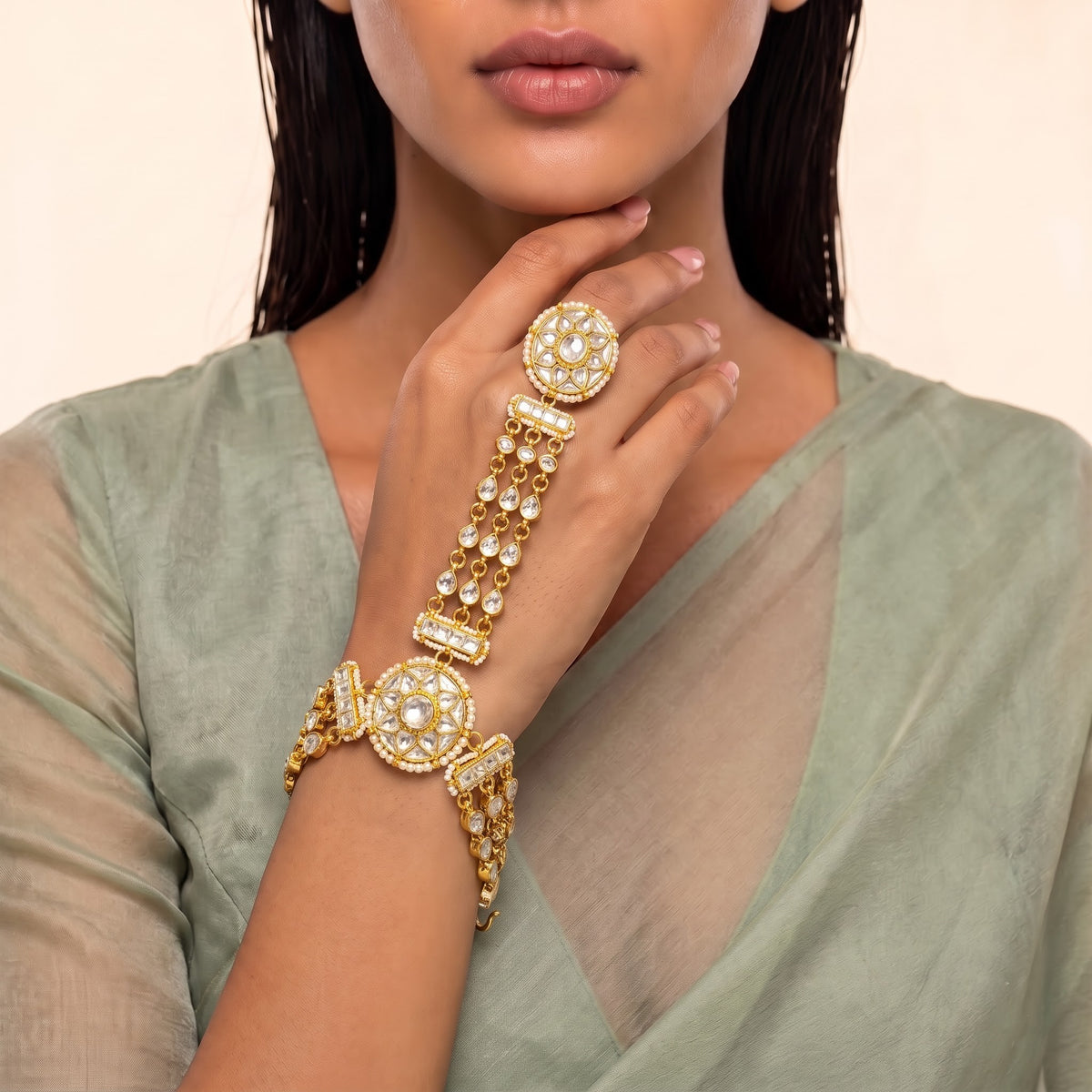 Noor Kundan Medallion Hathphool