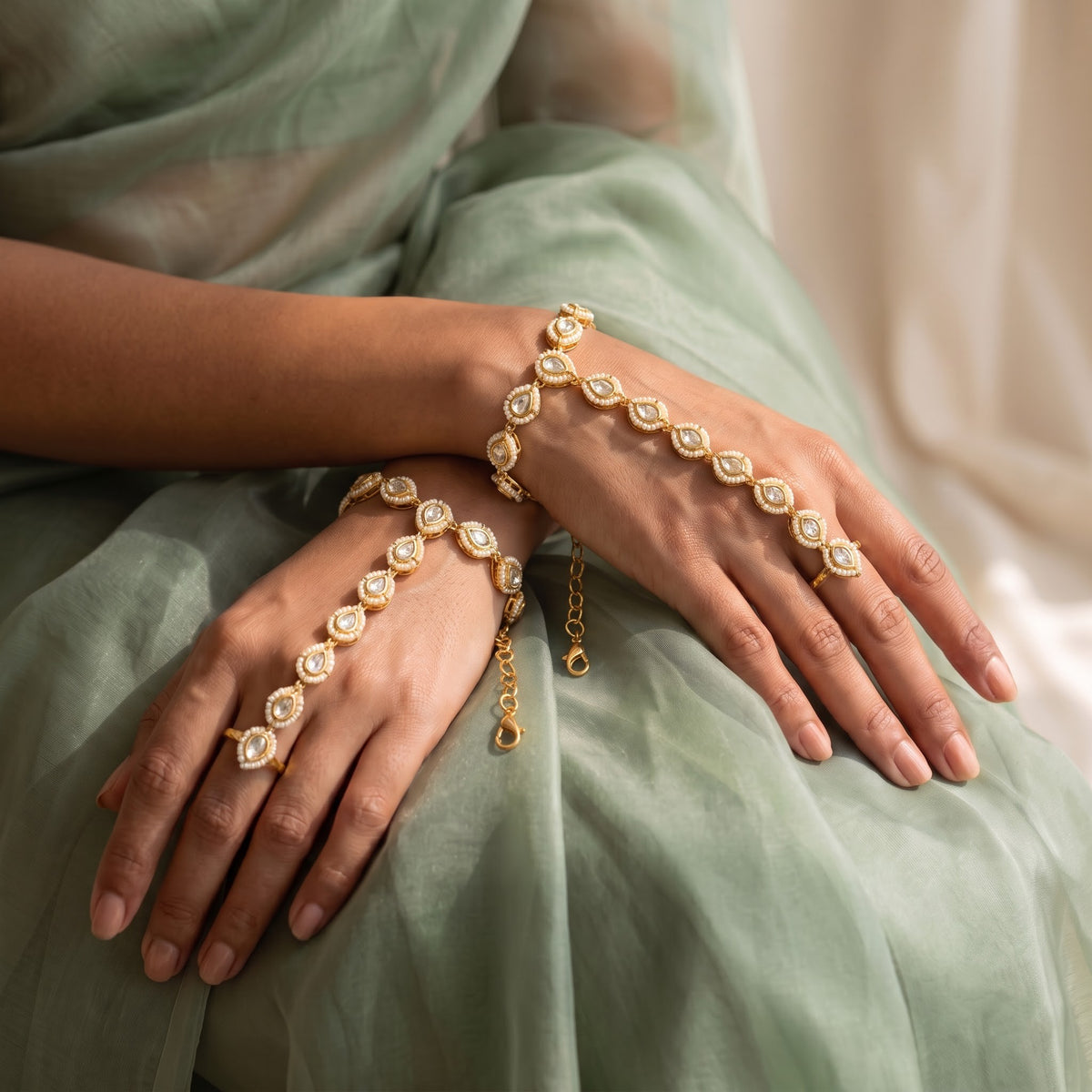 Noor Kundan Pearl Teardrop Hathphool
