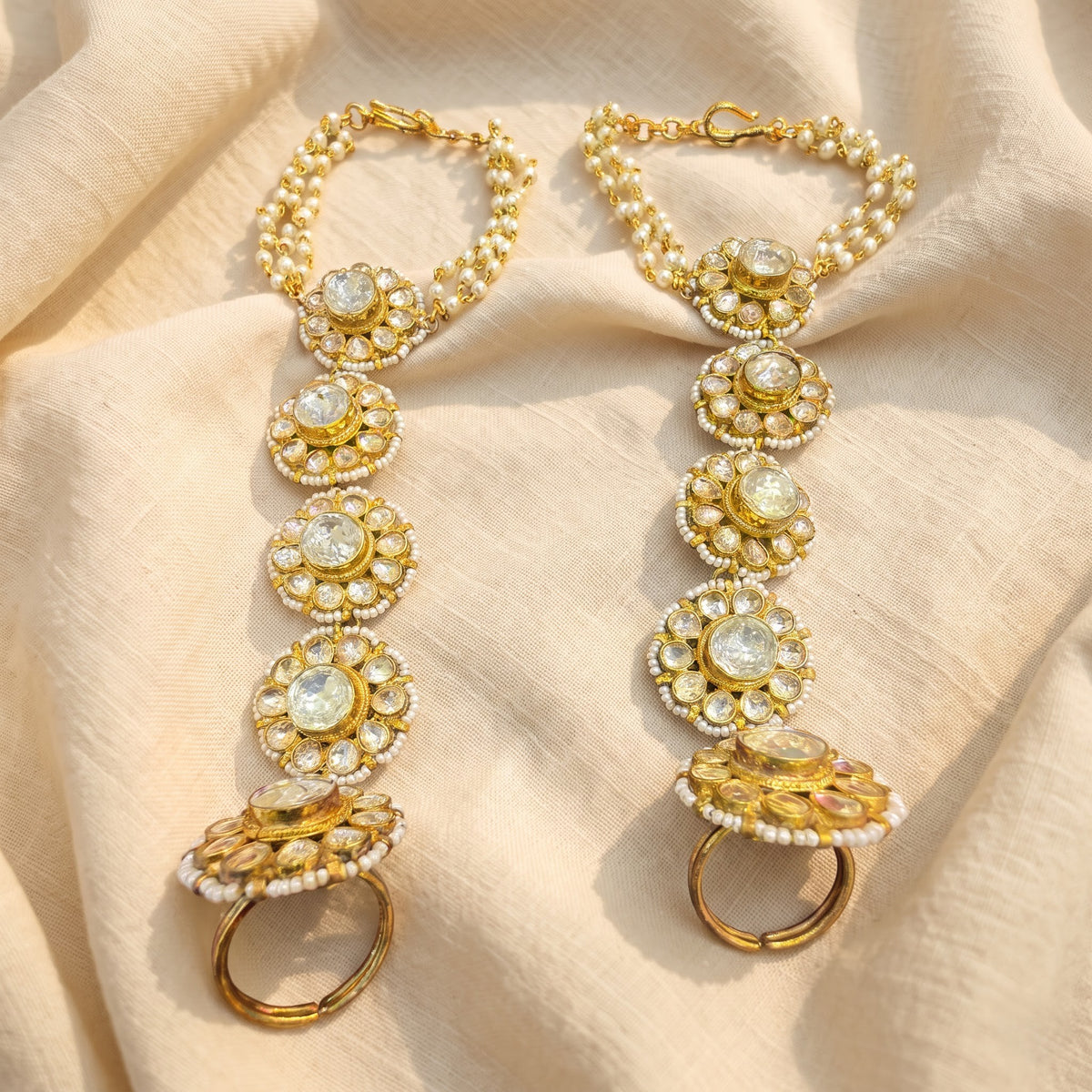 Noor Kundan Pearl Hathphool